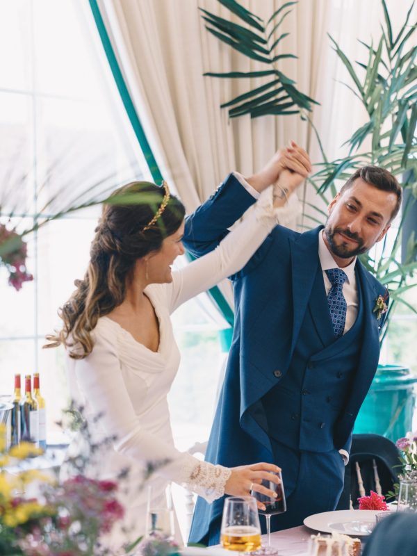 Novios celebrando su boda en Villa Luisa Sevilla