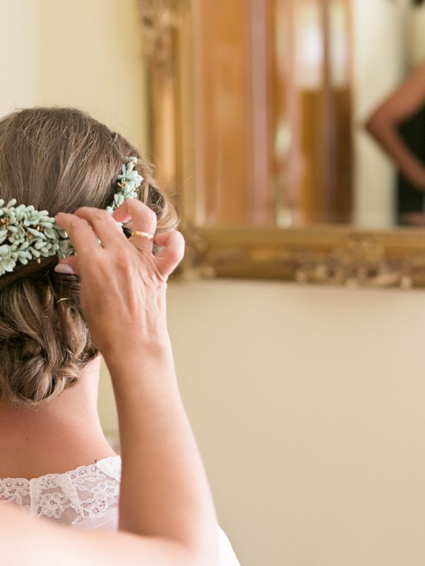 Peinado de novia que consiste en un recogido