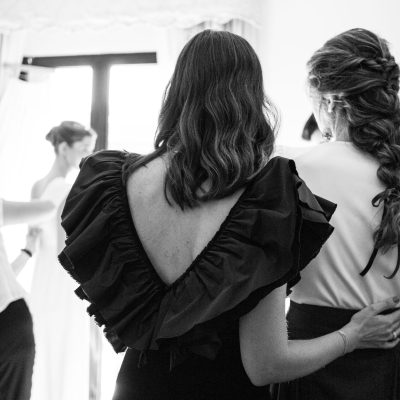 Las hermanas de la novia peinadas